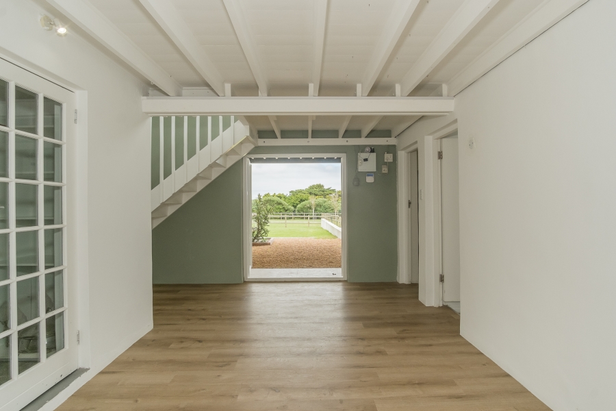 6 Bedroom Property for Sale in Meadowsteads Western Cape